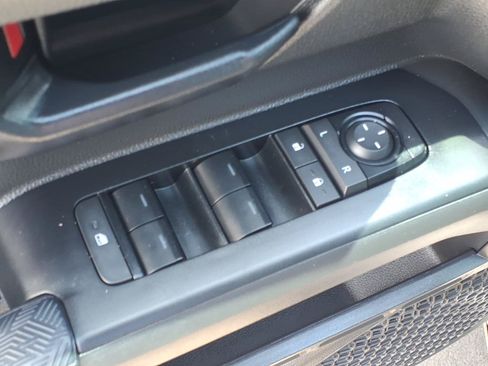 Certified 2025 Toyota Tacoma SR5 AWD/4WD image 14