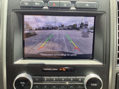Used 2020 Ford Expedition XLT w/ Equipment Group 202A AWD/4WD image 25