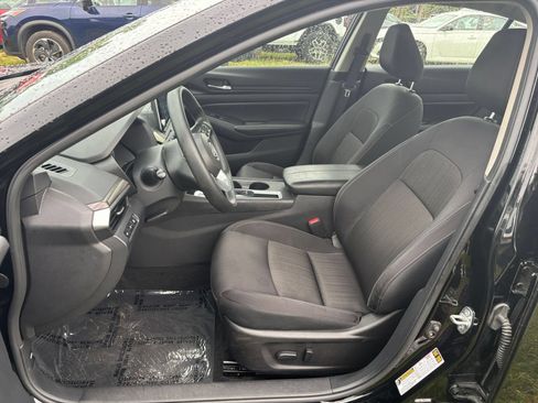Used 2025 Nissan Altima 2.5 SV FWD image 37