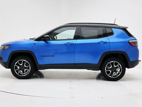 Used 2025 Jeep Compass Trailhawk AWD/4WD image 5