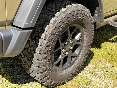 Used 2025 Jeep Wrangler Sport AWD/4WD image 17