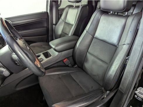 Used 2021 Jeep Grand Cherokee Laredo X image 32