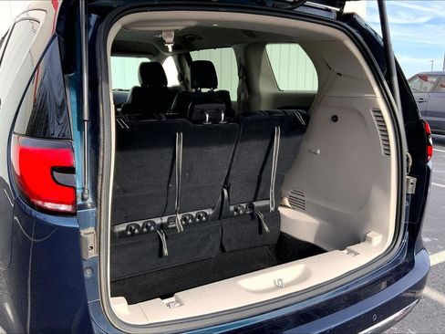 Used 2024 Chrysler Pacifica Touring-L image 24