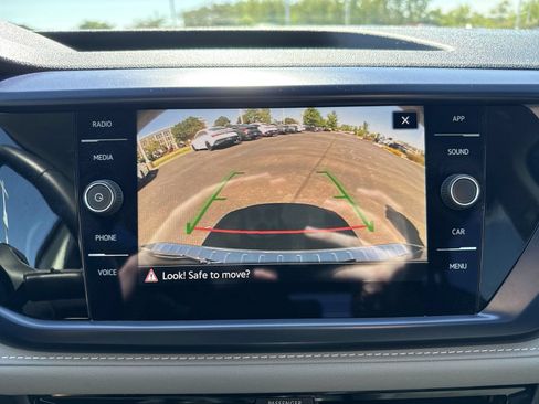 Used 2023 Volkswagen Taos SE w/ Panoramic Sunroof Package AWD/4WD image 21