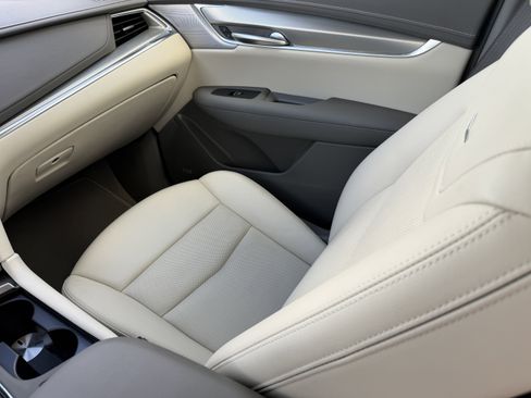 Certified 2023 Cadillac XT5 Premium Luxury image 16