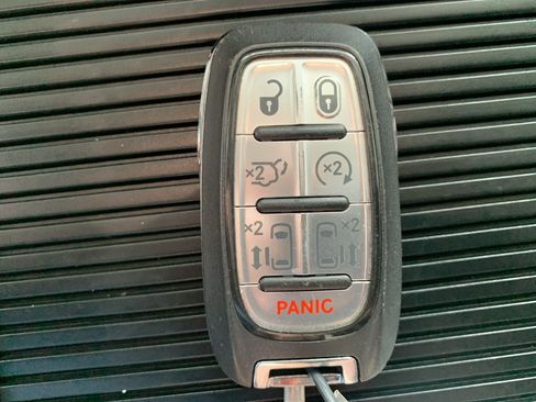 Used 2024 Chrysler Pacifica Touring-L FWD image 30