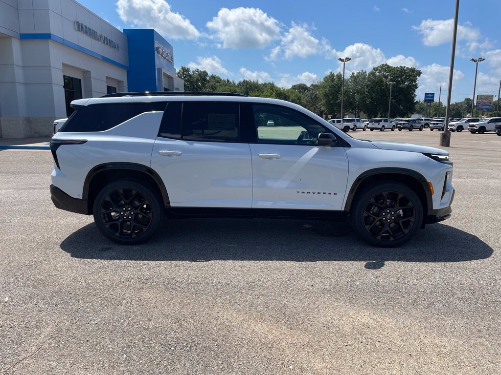 New 2026 Chevrolet Traverse RS w/ LPO, Floor Liner Package FWD image 7