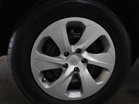 Used 2020 Toyota RAV4 LE FWD image 33