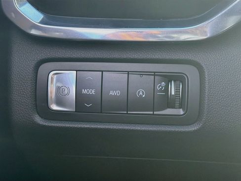 Used 2024 GMC Acadia Elevation AWD/4WD image 17
