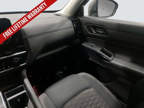 Used 2025 Nissan Pathfinder SV FWD image 23