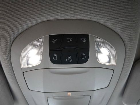 Used 2024 Chrysler Pacifica Select image 33