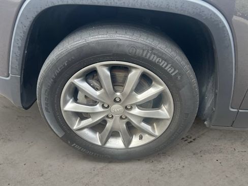 Used 2018 Jeep Cherokee Limited AWD/4WD image 9