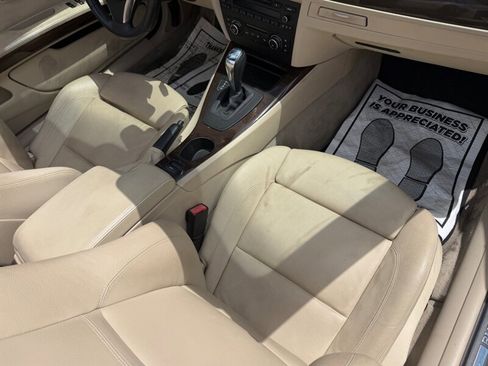 Used 2010 BMW 335i Convertible w/ Premium Pkg RWD image 19