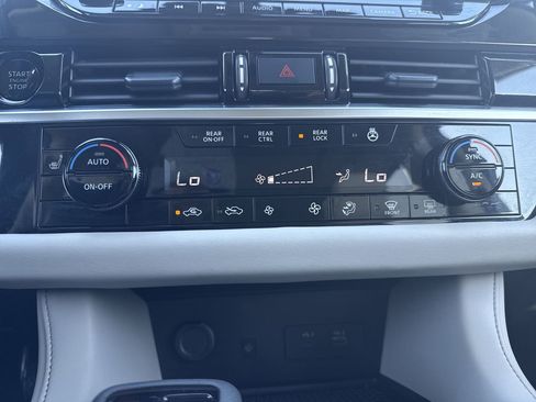 Used 2025 Nissan Pathfinder SL w/ SL Premium Package image 32