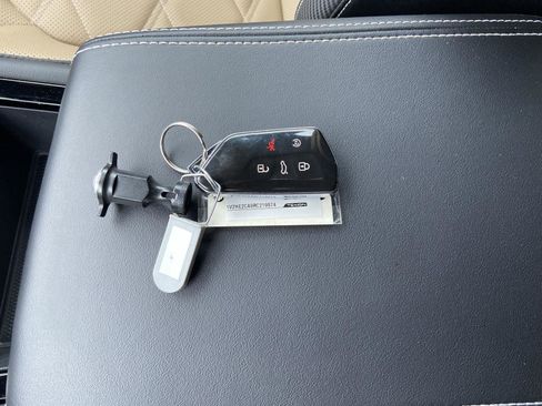 Used 2024 Volkswagen Atlas Cross Sport SE image 49