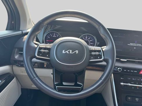 Used 2024 Kia Carnival EX FWD image 13