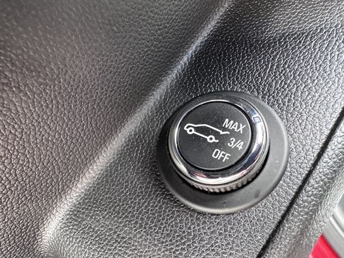 Used 2023 Chevrolet Traverse LT image 15