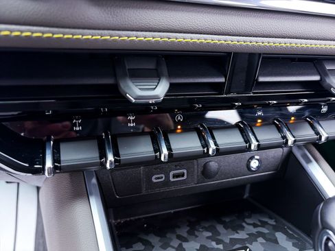 Used 2023 Chevrolet Colorado ZR2 w/ ZR2 Convenience Package III image 29