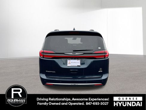 Used 2022 Chrysler Pacifica Touring-L image 8