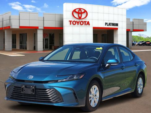 Used 2025 Toyota Camry LE w/ Convenience Package FWD image 2