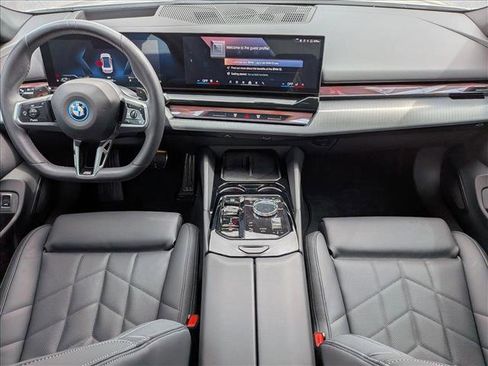 Used 2026 BMW 550e xDrive w/ Executive Package image 11