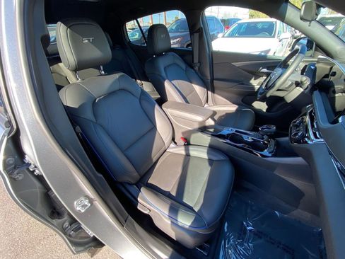 Used 2025 Buick Envista Sport Touring image 27