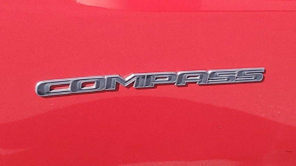 Used 2026 Jeep Compass Latitude AWD/4WD image 8