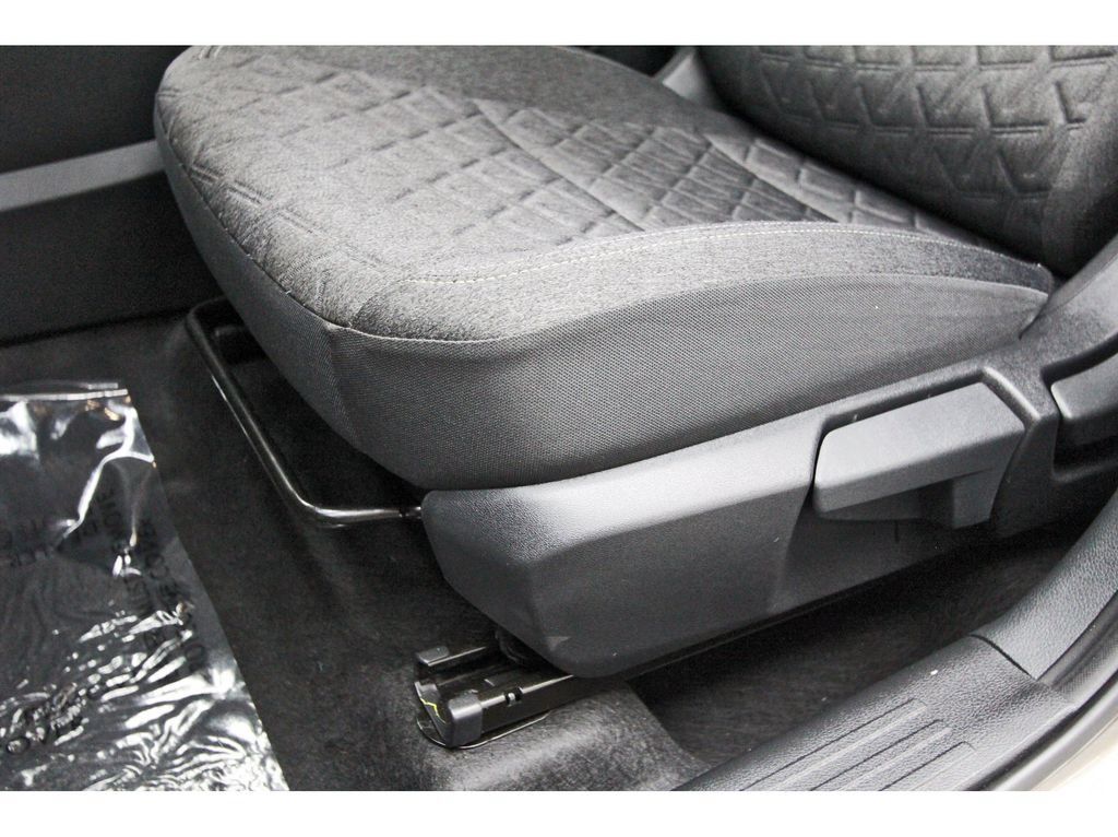 Used 2026 Nissan Kicks SV FWD image 27