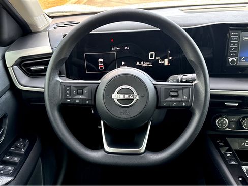 Certified 2025 Nissan Kicks S image 13