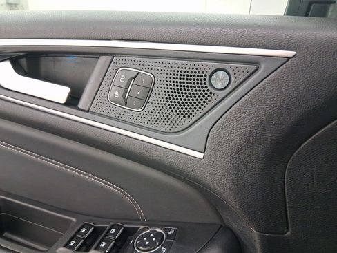 Used 2024 Ford Edge Titanium image 12