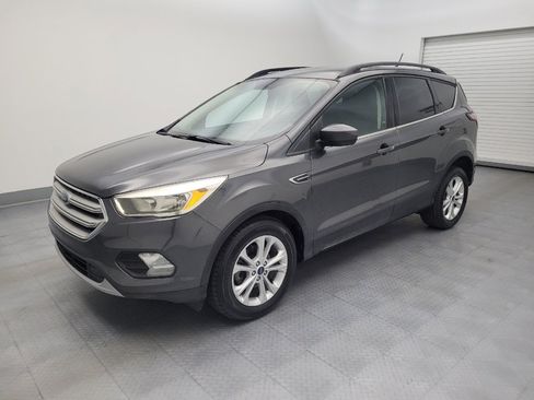 Used 2018 Ford Escape SE w/ SE Sync 3 Package FWD image 2