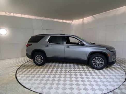 Used 2023 Chevrolet Traverse LT image 4