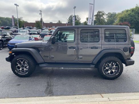 Used 2022 Jeep Wrangler Unlimited Sport w/ Sun And Sound Package AWD/4WD image 6