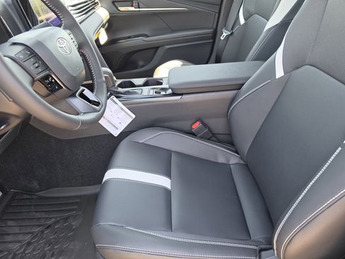 New 2026 Toyota Camry SE FWD image 9