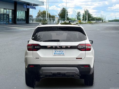 New 2026 Honda Pilot TrailSport image 5