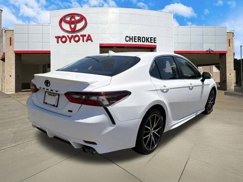 Used 2022 Toyota Camry SE w/ Convenience Package FWD image 5