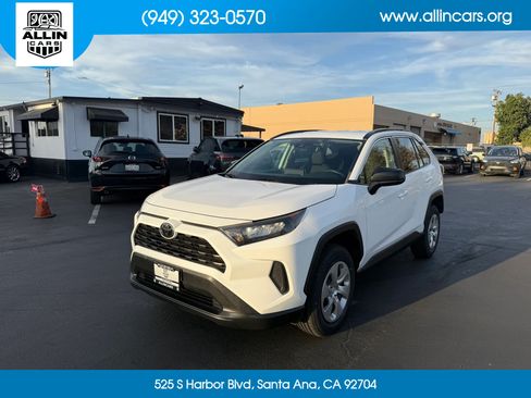 Used 2019 Toyota RAV4 LE w/ Carpet Mat Package FWD image 1