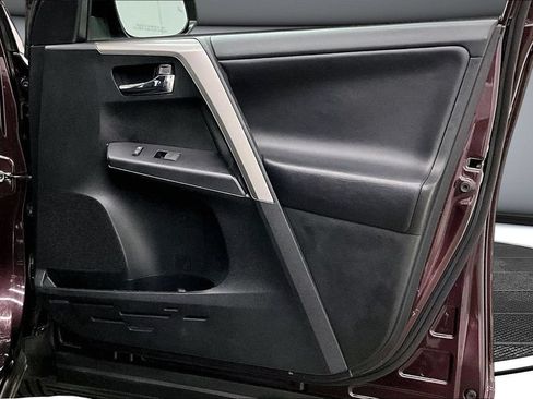 Used 2018 Toyota RAV4 XLE AWD/4WD image 29