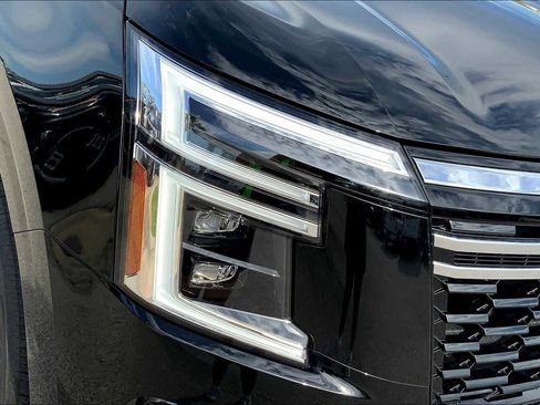 New 2025 Nissan Armada Platinum Reserve image 13