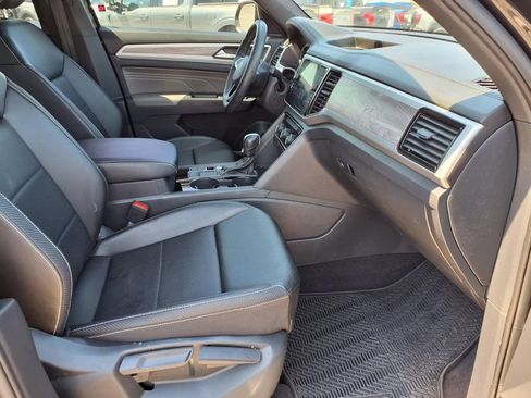 Used 2022 Volkswagen Atlas Cross Sport SE image 12