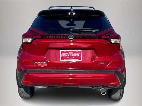 Used 2021 Nissan Kicks SR w/ SR Premium Package image 6