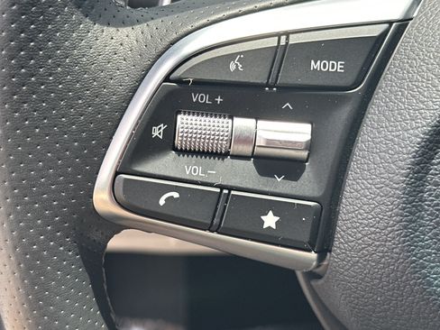 Certified 2023 Genesis G70 2.0T RWD image 22