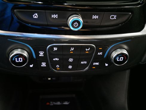 Used 2023 Chevrolet Traverse LT w/ Rear Camera Mirror Package AWD/4WD image 23