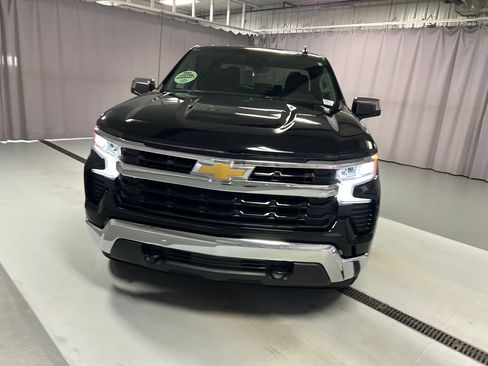 Used 2025 Chevrolet Silverado 1500 LT AWD/4WD image 2