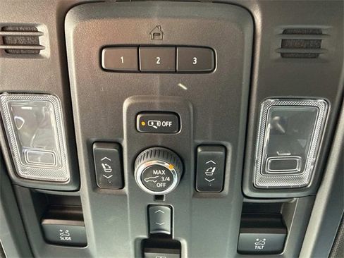 Used 2024 GMC Yukon Denali w/ Advanced Technology Package image 21