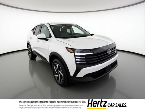 Used 2025 Nissan Kicks SV image 1