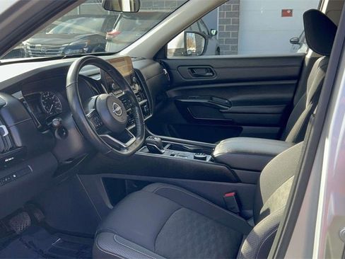 Certified 2024 Nissan Pathfinder SV image 31