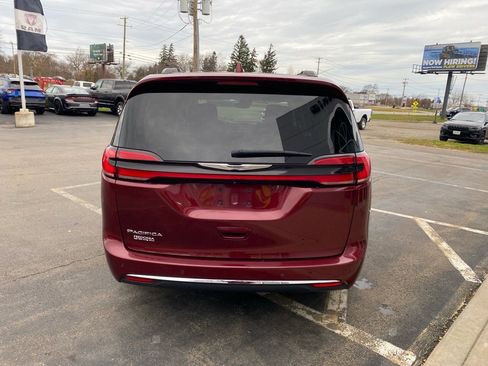 Used 2021 Chrysler Pacifica Touring w/ Cold Weather Group image 4