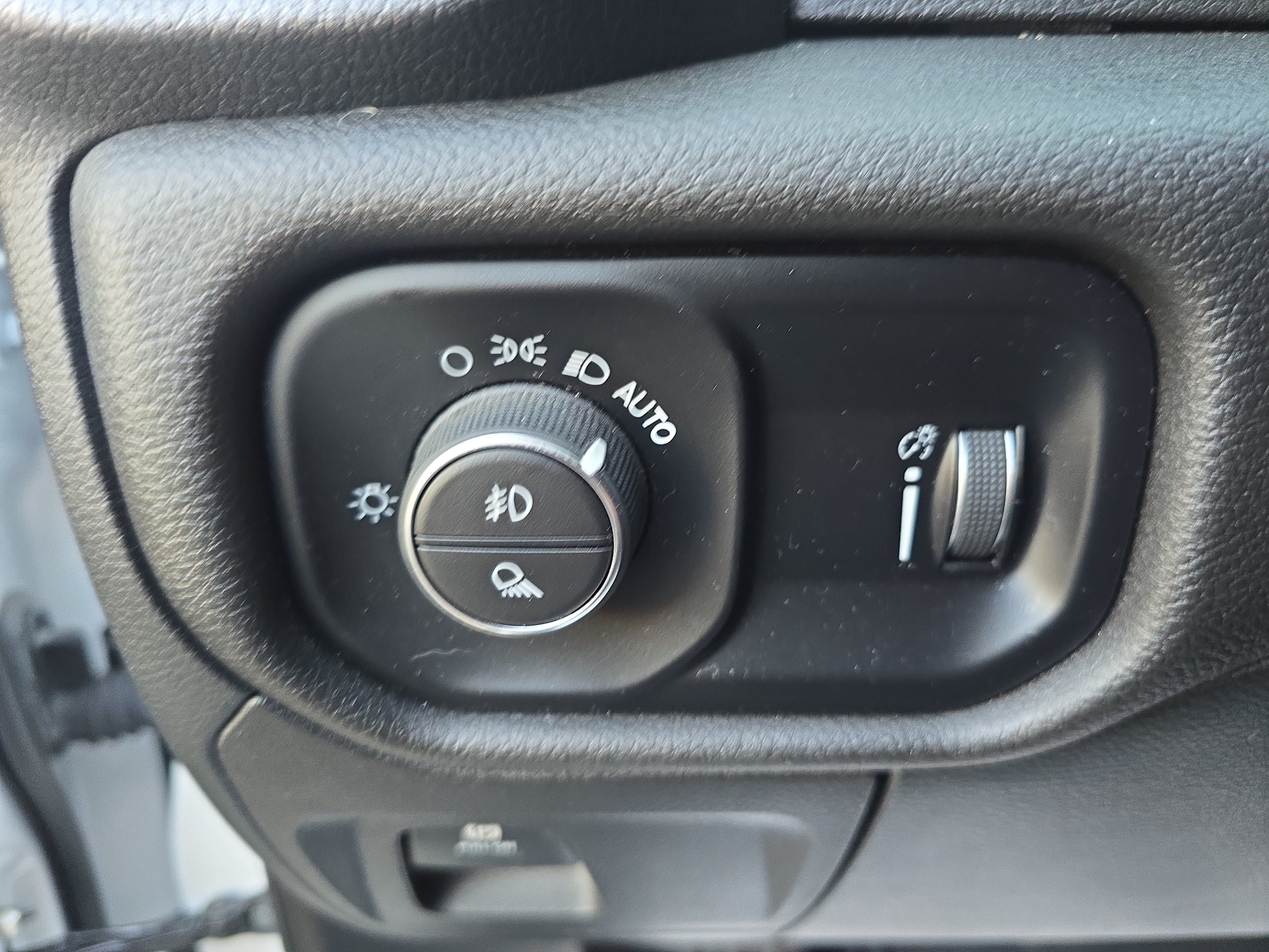 Used 2025 RAM 1500 Warlock AWD/4WD image 25