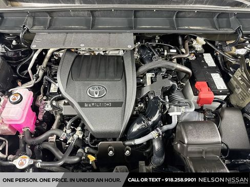 Used 2024 Toyota Highlander XLE FWD image 31